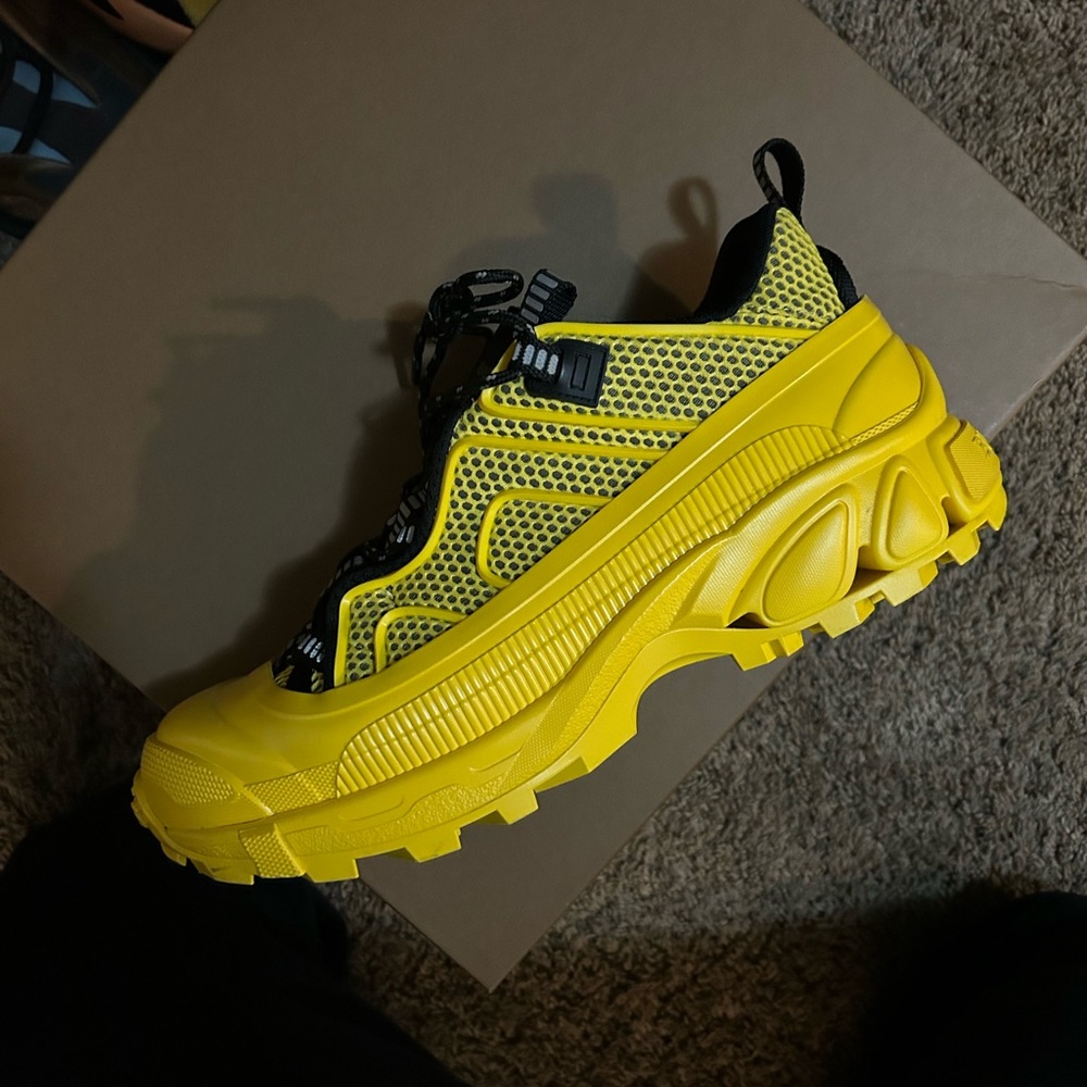 Artur story 152 size 10 great condition worn once